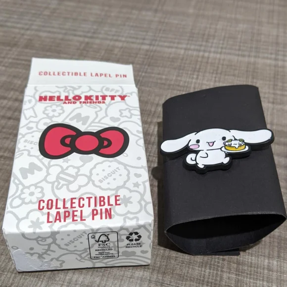 Hello Kitty Collectible Lapel Pin - Picture 1 of 3